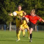 V derby Veselí – Dražice padalo karet jak při karbanu