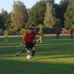 V derby Veselí – Dražice padalo karet jak při karbanu