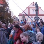 Orchestr Tap Tap přilákal dav lidí. Bude na dveře pro Kaňku?