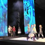 Módní show podpoří start dětí z dětských domovů do práce. Terezu Maxovou zastoupila maminka
