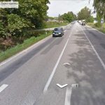 Auto je mimo vozovku. Řidič je zraněný
