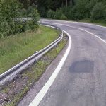 Auto havarovalo v zatáčce u Krumlova, na místě jsou zranění
