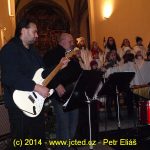 Milevský dětský sbor zpíval vánoční písně s Fantomem