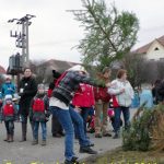 V Čížové létaly vzduchem vánoční stromky