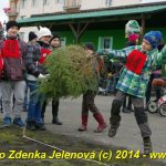 V Čížové létaly vzduchem vánoční stromky