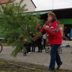 V Čížové létaly vzduchem vánoční stromky