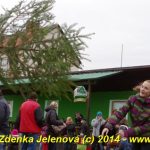V Čížové létaly vzduchem vánoční stromky
