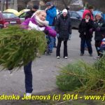 V Čížové létaly vzduchem vánoční stromky