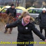 V Čížové létaly vzduchem vánoční stromky