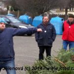 V Čížové létaly vzduchem vánoční stromky