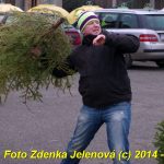 V Čížové létaly vzduchem vánoční stromky