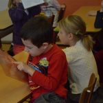 Vysvědčení převzali také prvňáčci na ZŠ Poděbradova
