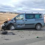 Dnes odpoledne se u Plané srazila dvě auta. Jeden řidič je zraněný, druhý právě zemřel
