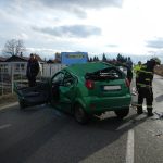 Dnes odpoledne se u Plané srazila dvě auta. Jeden řidič je zraněný, druhý právě zemřel