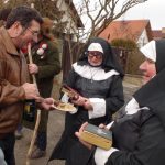 Maškary v Čížové dostaly od místních bohaté pohoštění