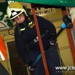 Železní hasiči změřili síly na zimním stadionu. V nejvyšší kategorii kraloval reprezentant Dušan Plodr