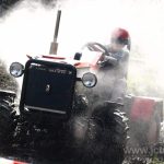 Zápolení traktorů v Boudách přilákalo tisíc diváků