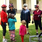 Cyklisté dostali požehnání u kostela v Sepekově