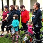 Cyklisté dostali požehnání u kostela v Sepekově