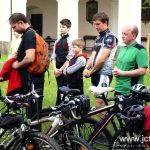 Cyklisté dostali požehnání u kostela v Sepekově