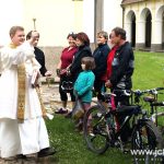 Cyklisté dostali požehnání u kostela v Sepekově