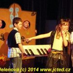 Děti z Husovy školy předvedly, jak naučit strašidla zpívat