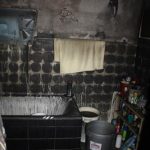 Senior chtěl zpět do hořícího domu. Nechal tam psa