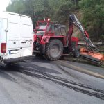 Nehoda traktoru způsobila masivní únik oleje