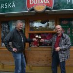Trenér basketbalistek brigádničil v pivovaru. Jak mu to šlo?