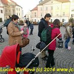 Děti s lucerničkami zaplnily táborské náměstí