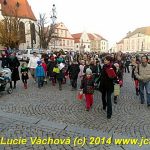 Děti s lucerničkami zaplnily táborské náměstí