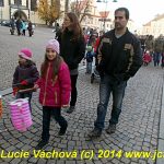 Děti s lucerničkami zaplnily táborské náměstí