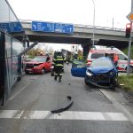 Nehoda autobusu poblíž Strakonické blokuje dopravu v Budějovicích