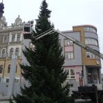 Strakonické ulice se chystají na začátek adventu. Chybí obří věnec