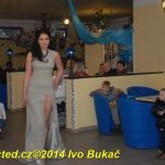 Video: Losování vánoční soutěže Jihočeských týdeníků, šaty návrháře Lukáše Bartoně a dětská móda Little Angel v Milevsku