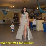 Video: Losování vánoční soutěže Jihočeských týdeníků, šaty návrháře Lukáše Bartoně a dětská móda Little Angel v Milevsku