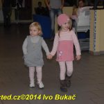 Video: Losování vánoční soutěže Jihočeských týdeníků, šaty návrháře Lukáše Bartoně a dětská móda Little Angel v Milevsku