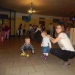 Video: Losování vánoční soutěže Jihočeských týdeníků, šaty návrháře Lukáše Bartoně a dětská móda Little Angel v Milevsku