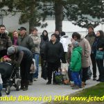Ponocný s trubači v kočáře projíždí na Štědrý den Pískem