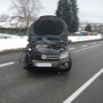 Dopravu u Velešína zkomplikovala nehoda dvou aut