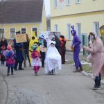 Maškary rozdávaly dobrou náladu i ve Vráži