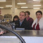 Plná hala krabic a krabiček. To je nový závod v Soběslavi