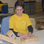 Plná hala krabic a krabiček. To je nový závod v Soběslavi