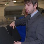 Plná hala krabic a krabiček. To je nový závod v Soběslavi