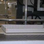 Plná hala krabic a krabiček. To je nový závod v Soběslavi