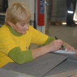 Plná hala krabic a krabiček. To je nový závod v Soběslavi