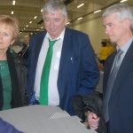 Plná hala krabic a krabiček. To je nový závod v Soběslavi