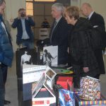 Plná hala krabic a krabiček. To je nový závod v Soběslavi