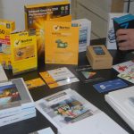 Plná hala krabic a krabiček. To je nový závod v Soběslavi