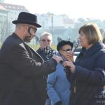 Pískem pochodovaly dvě stovky masek